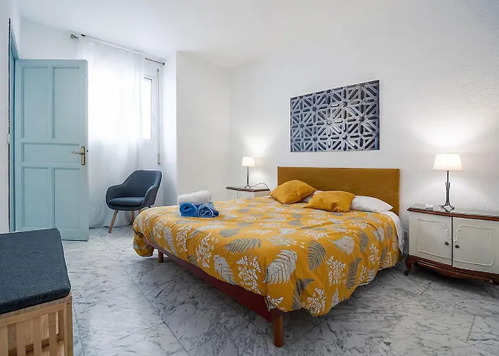 Stately Casa Atalaya Center *