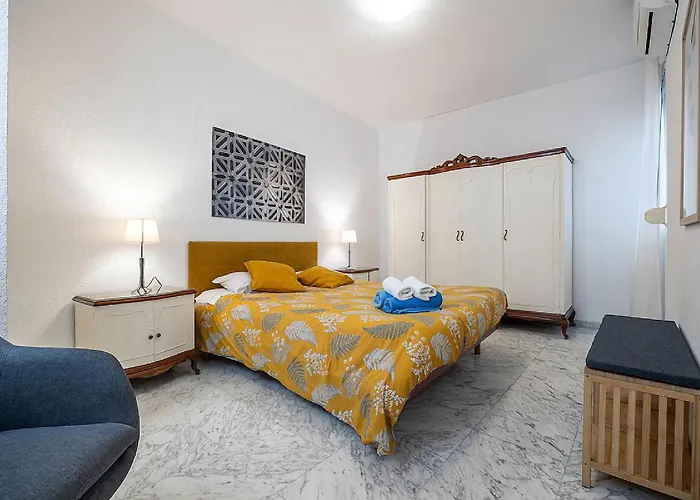 Stately Casa Atalaya Center Apartment